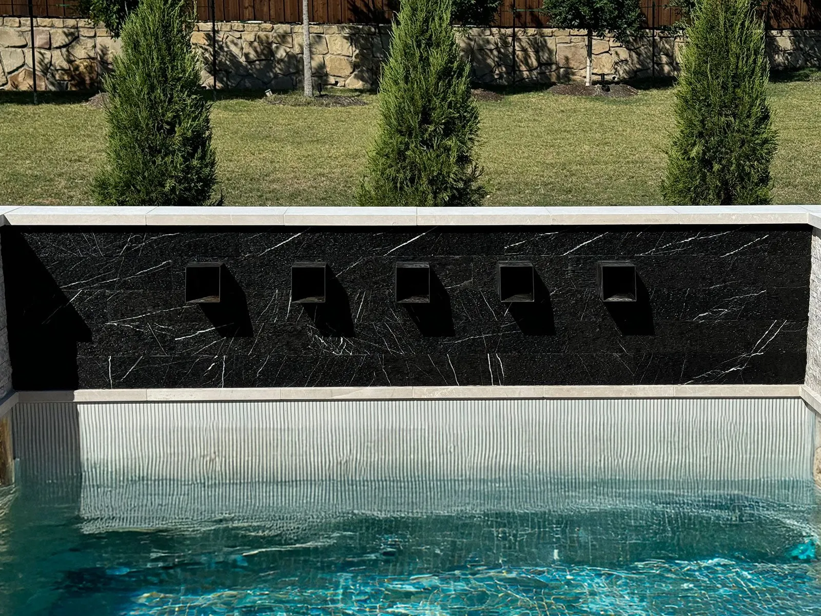 Toros Black Marble Application 2