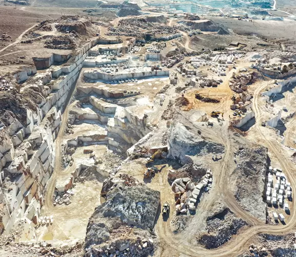 Vue de carrière liée à Marbre Blanc d'Afyon : Guide d'Achat Complet